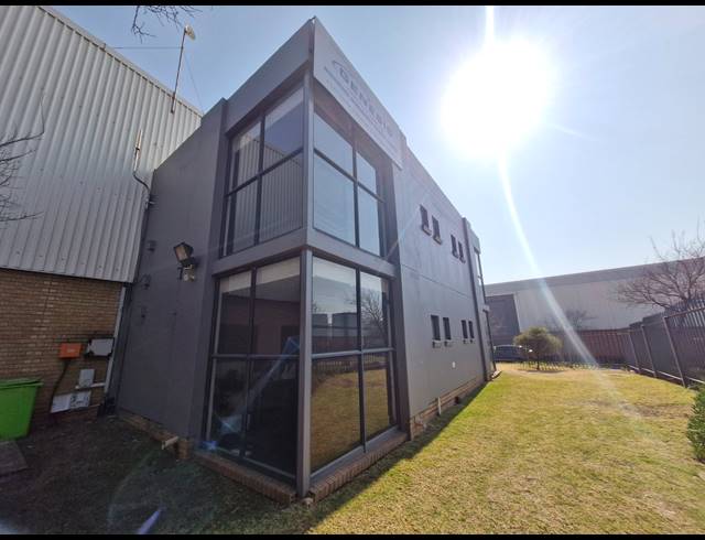 939M² WAREHOUSE TO LET IN JET PARK